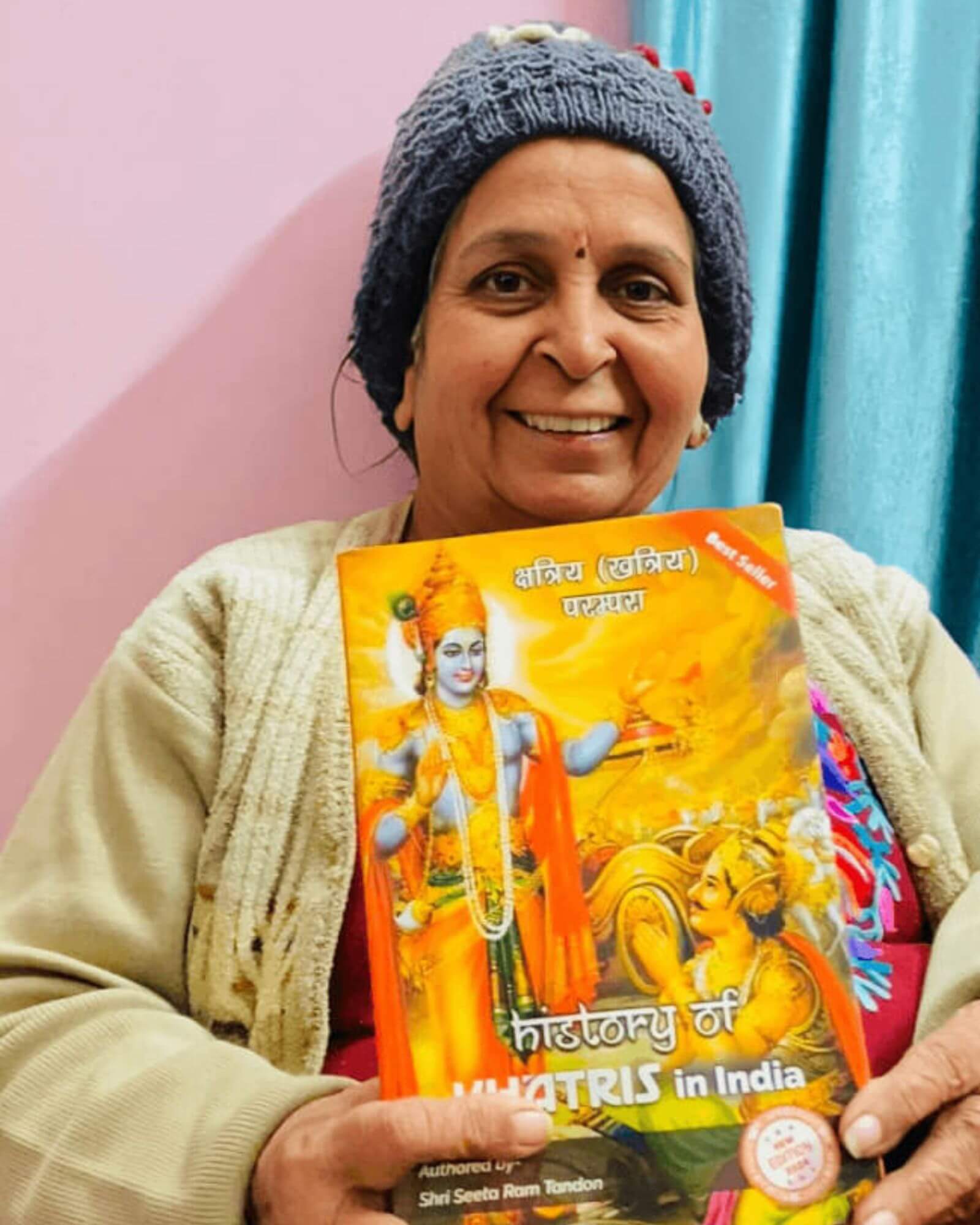 geeta kapoor holding khatri caste book (1) (1)